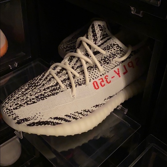 65 pairs of yeezys ( brand new ) - Picture 15 of 16